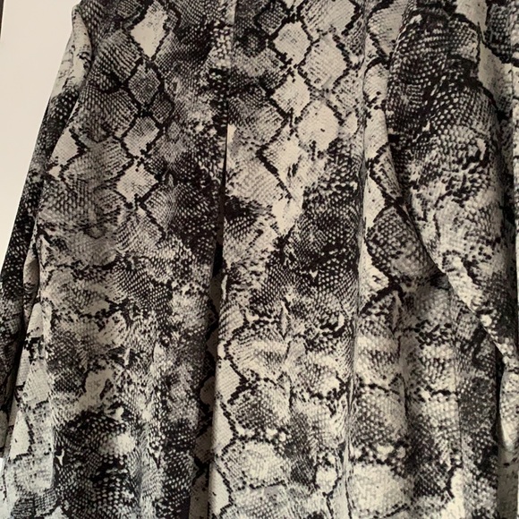 Snake Print Blazer - Picture 6 of 7